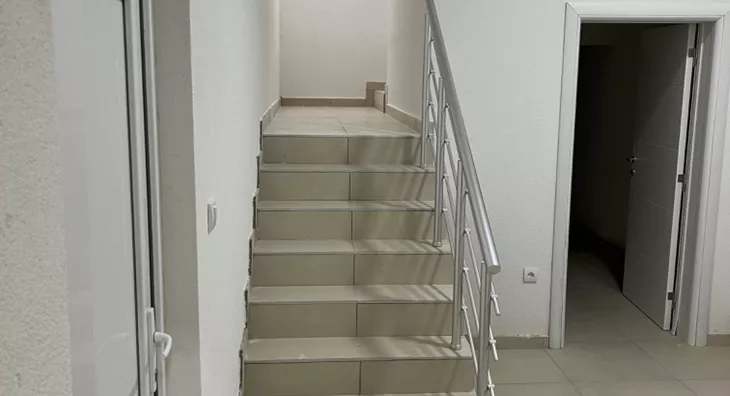 Poslovna zgrada | 4zida