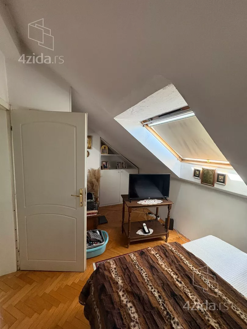 Troiposoban stan | 4zida