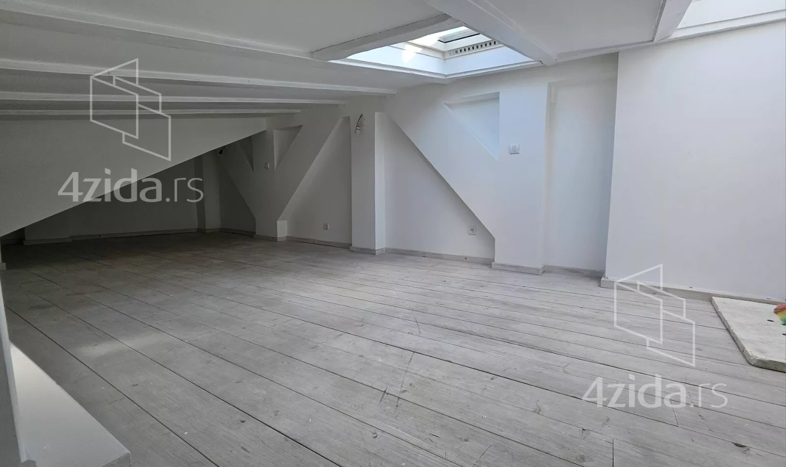 Petosoban stan | 4zida