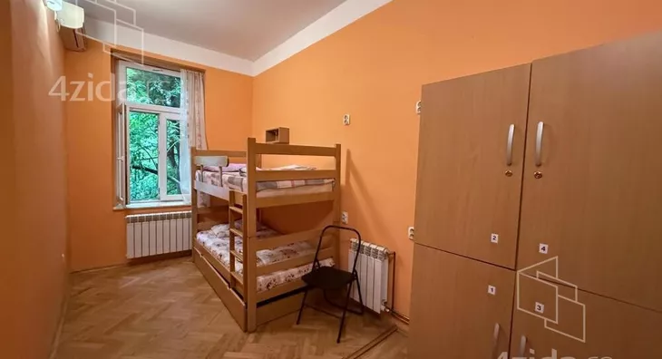 Šestoiposoban stan | 4zida