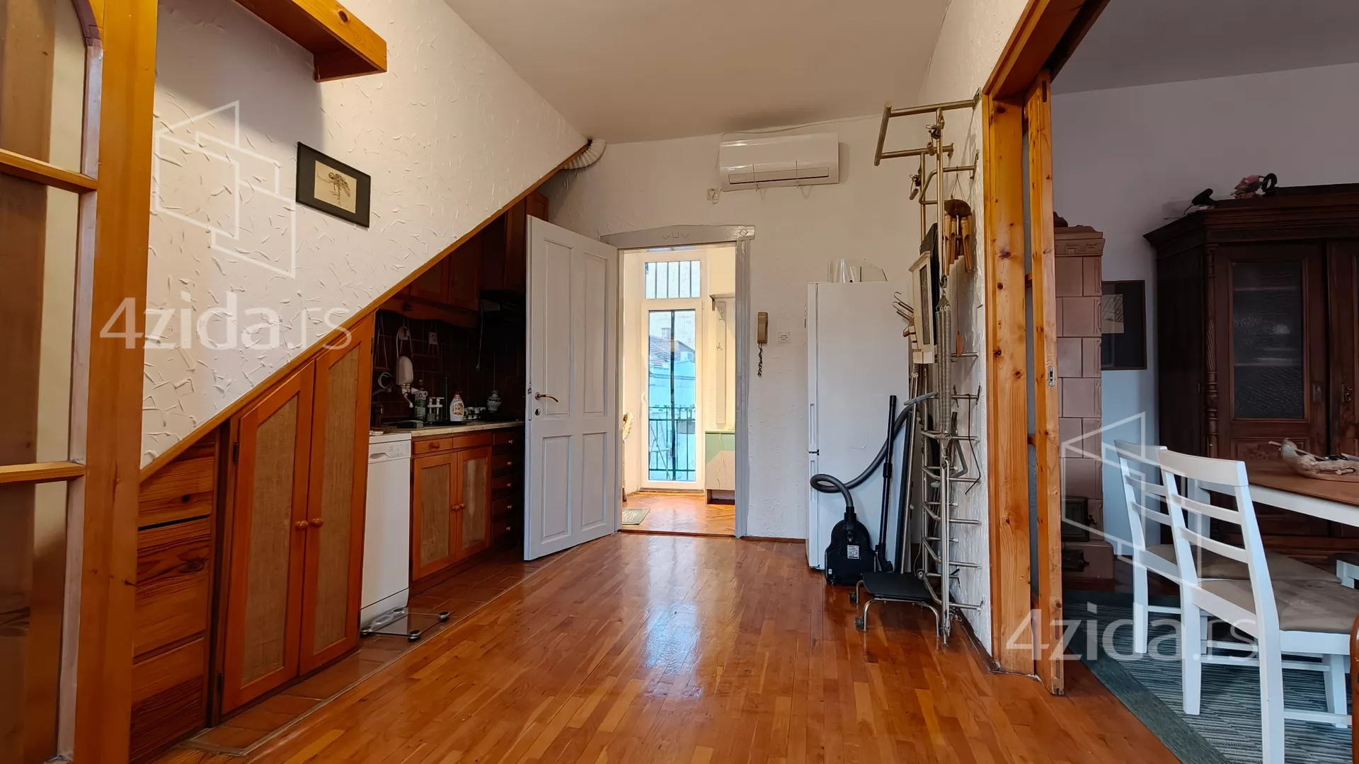 Četvoroiposoban stan | 4zida