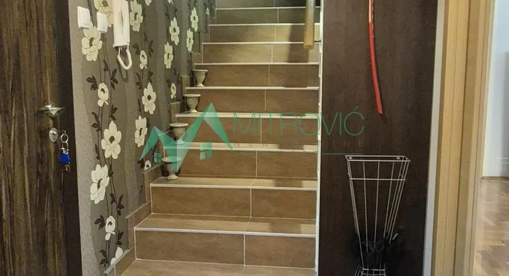 Četvoroiposoban stan | 4zida