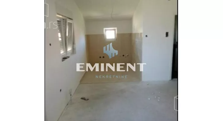 Poslovna zgrada | 4zida