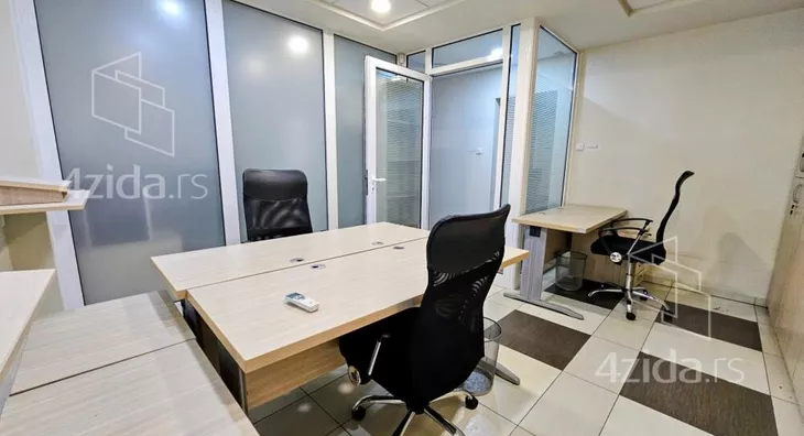 Poslovna zgrada | 4zida