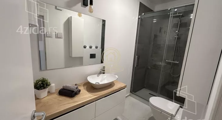 Četvoroiposoban stan | 4zida