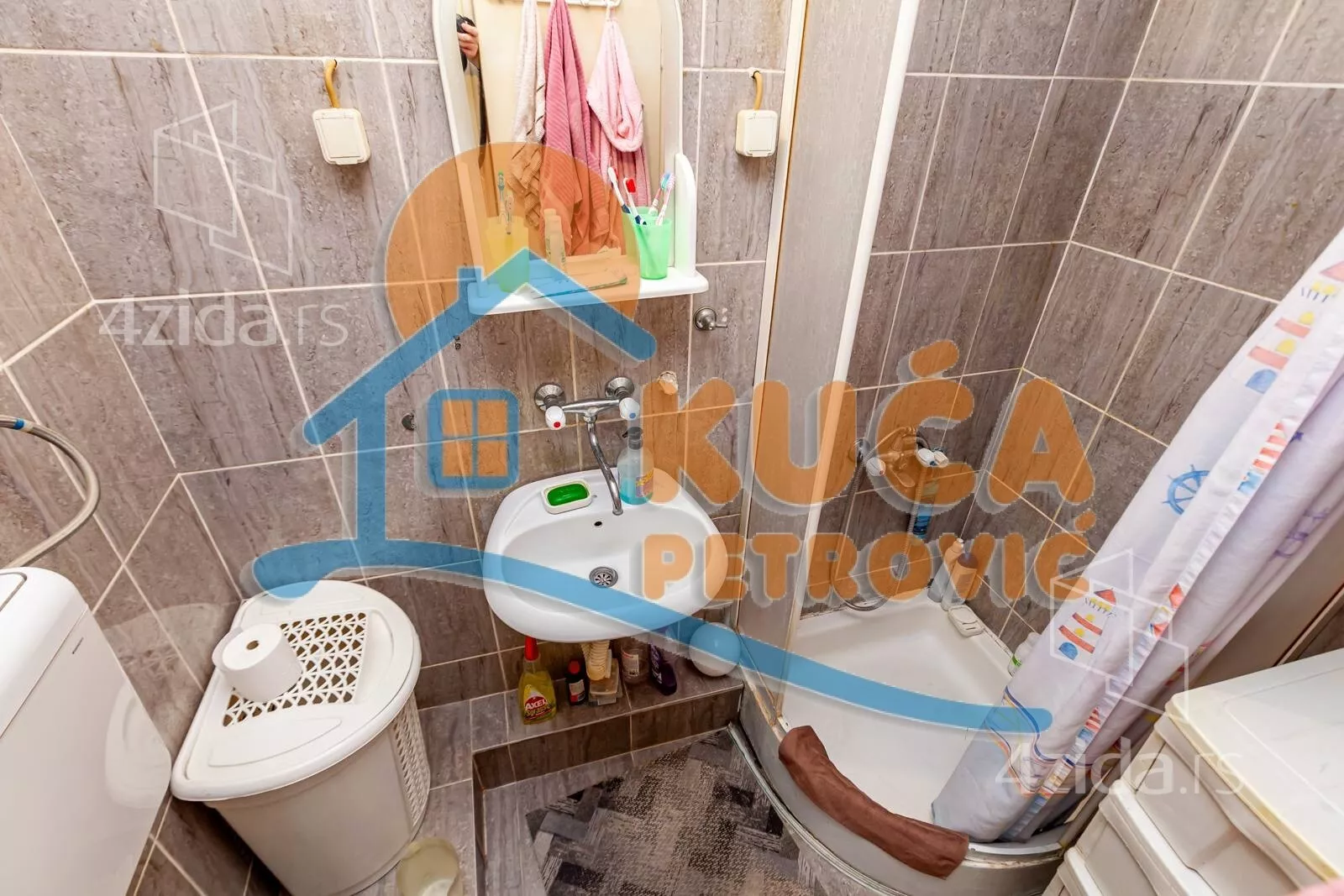 Troiposoban stan | 4zida