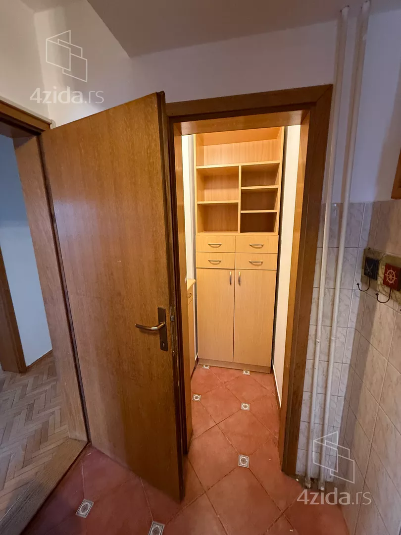 Četvoroiposoban stan | 4zida