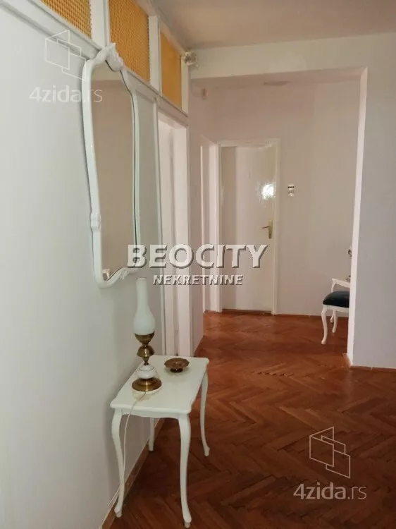 Četvoroiposoban stan | 4zida