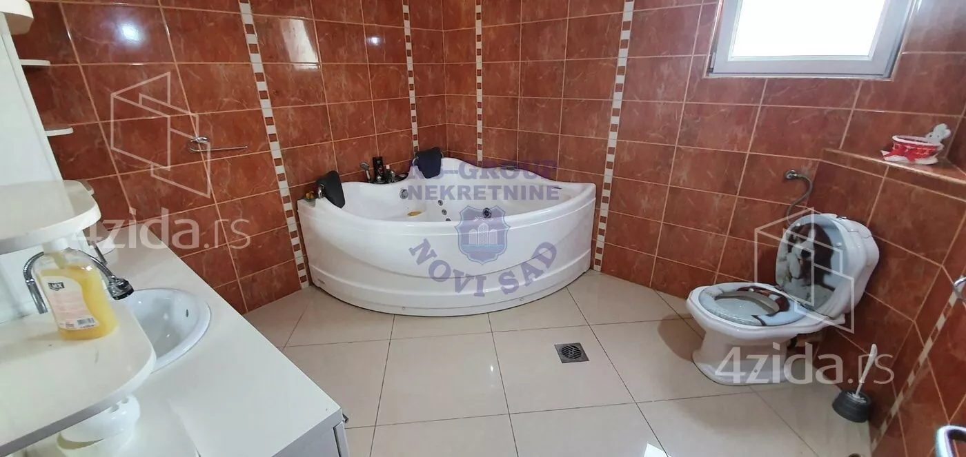 Šestosoban stan | 4zida