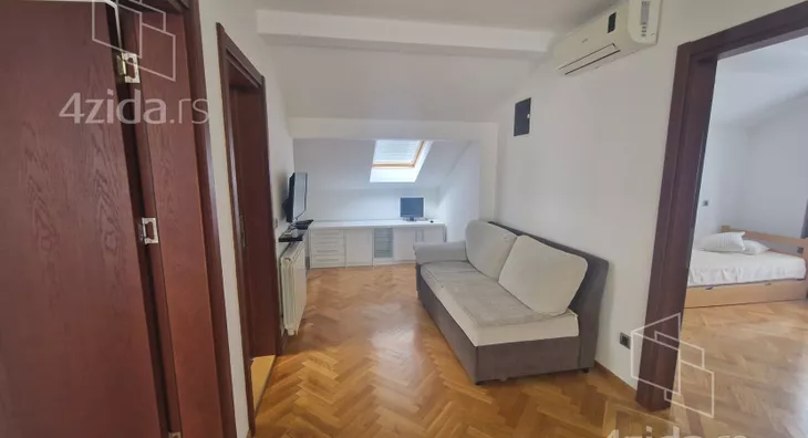 Šestosoban stan | 4zida