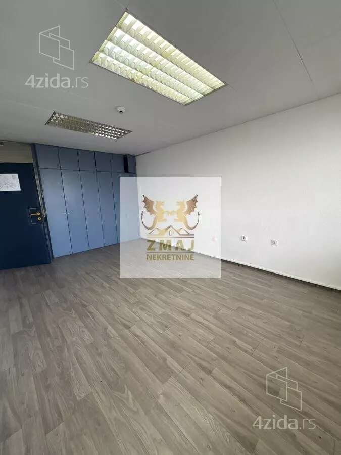 Poslovna zgrada | 4zida