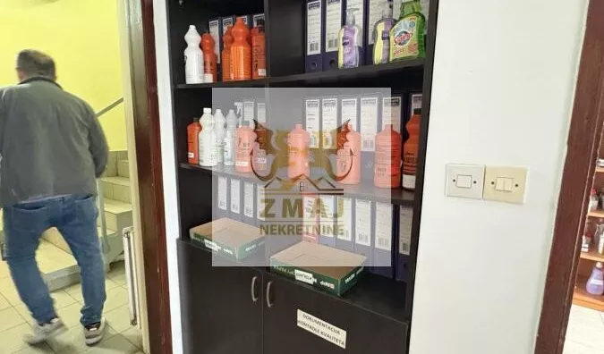 Poslovna zgrada | 4zida