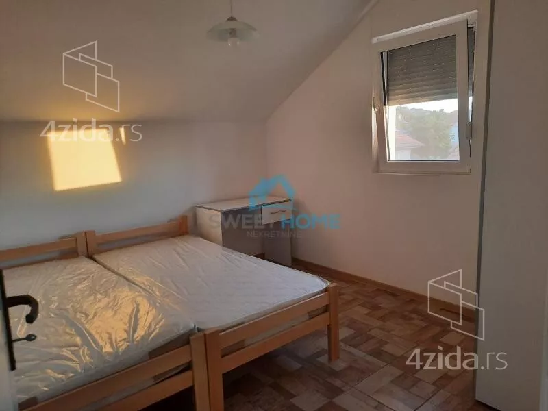 Četvoroiposoban stan | 4zida