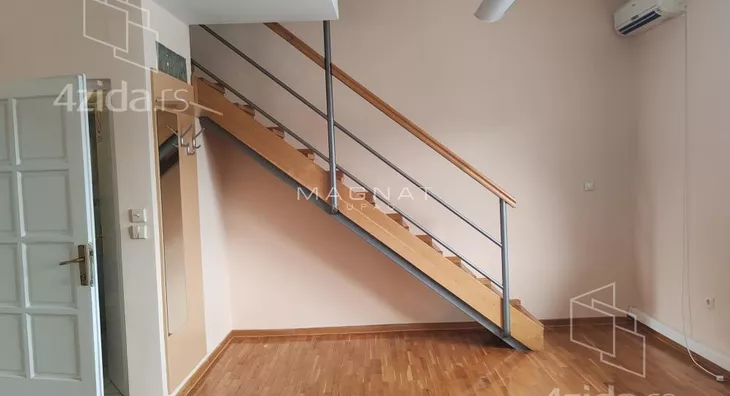 Poslovna zgrada | 4zida