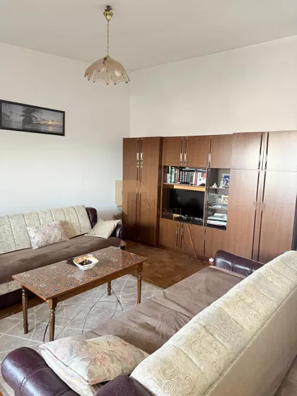 Prvomajska | 4zida.rs