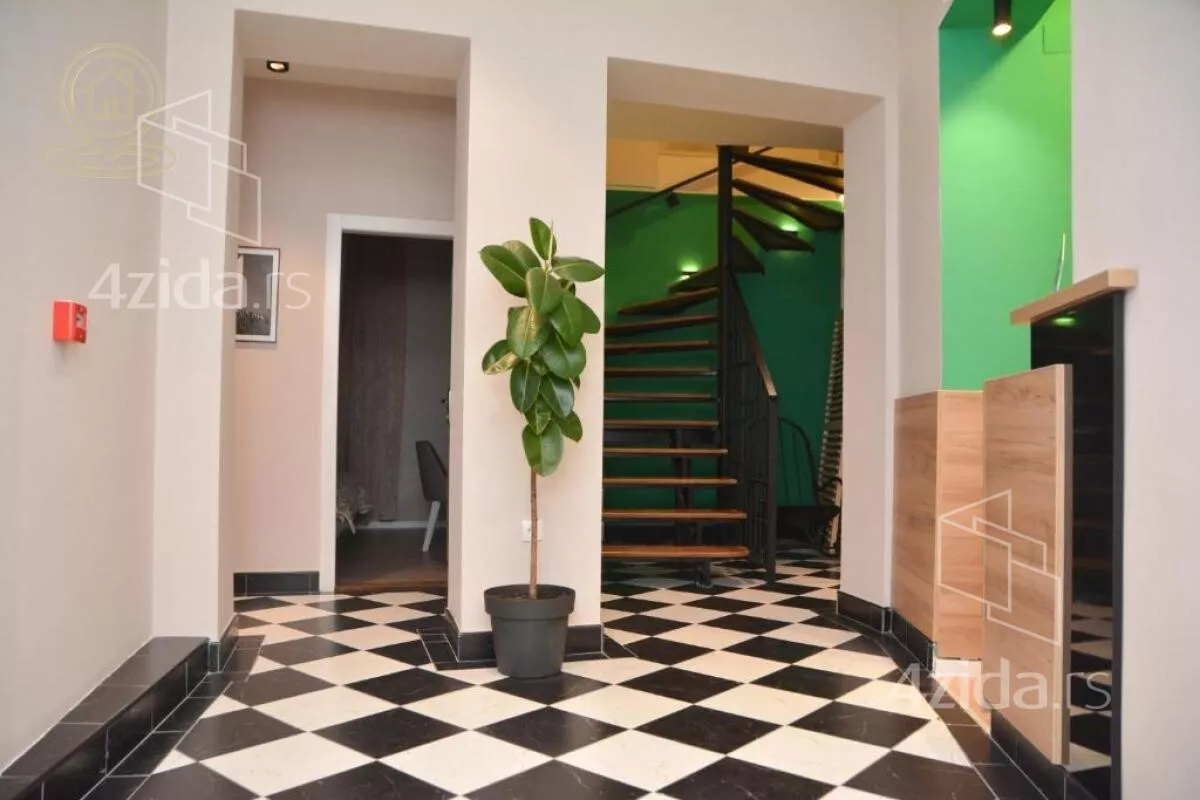 Poslovna zgrada | 4zida