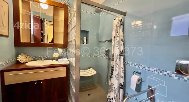 Četvoroiposoban stan | 4zida