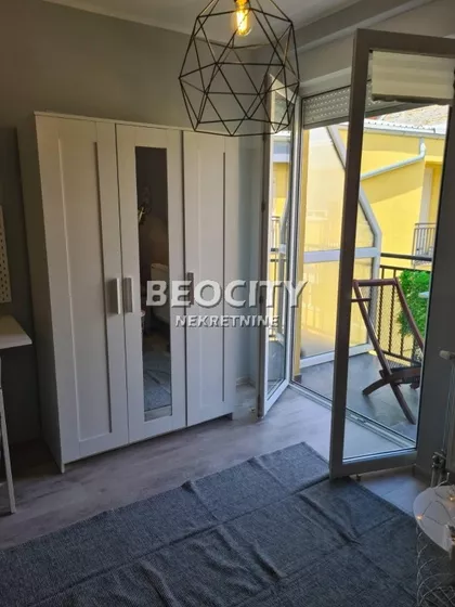 Trg Mladenaca | 4zida.rs