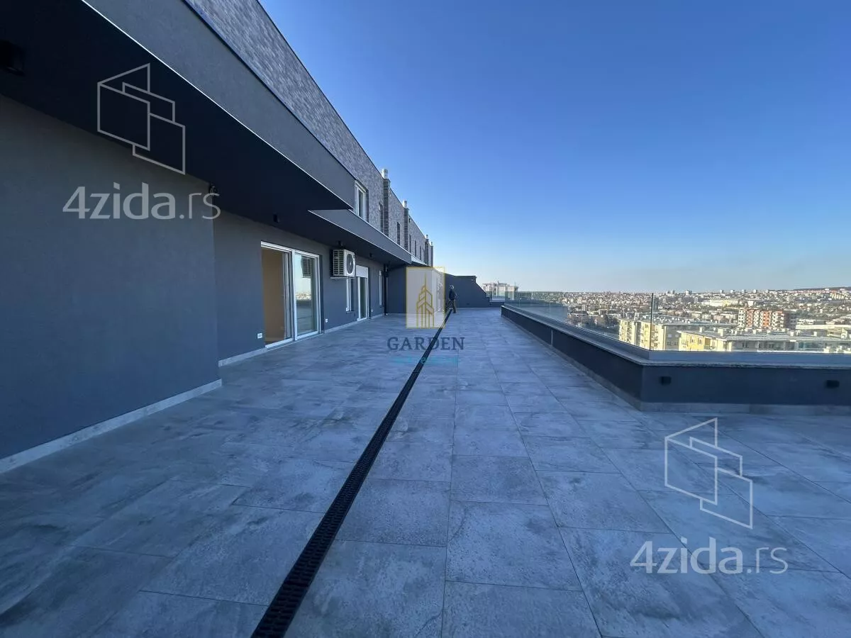 Četvoroiposoban stan | 4zida