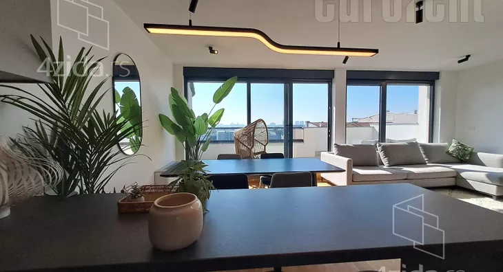 Petosoban stan | 4zida