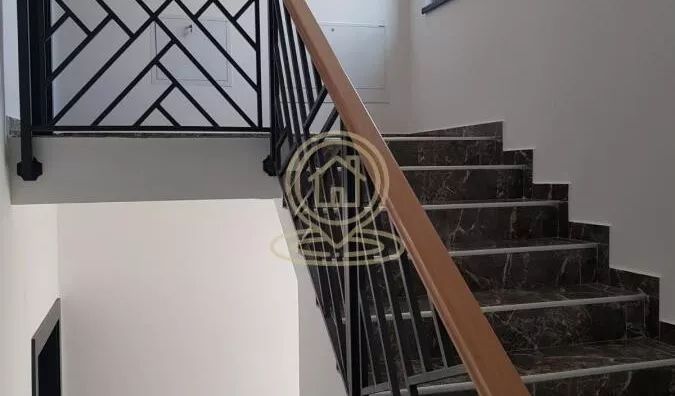 Poslovna zgrada | 4zida