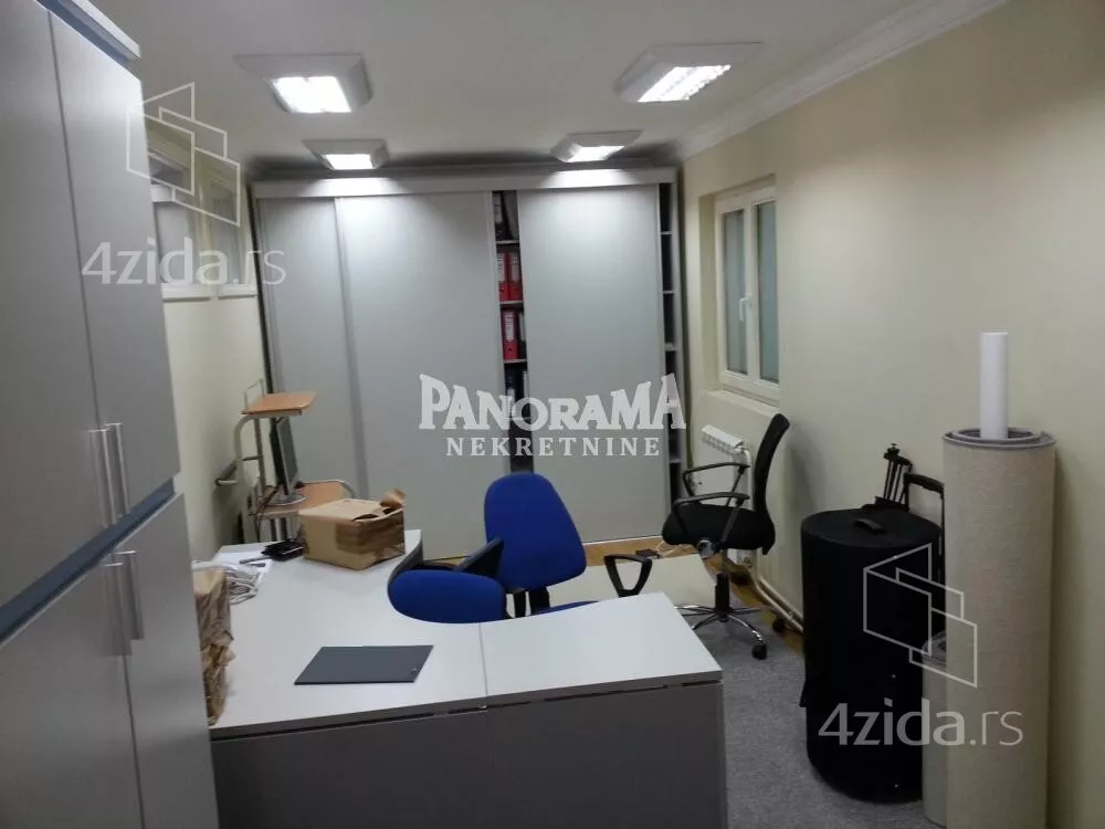 Poslovna zgrada | 4zida