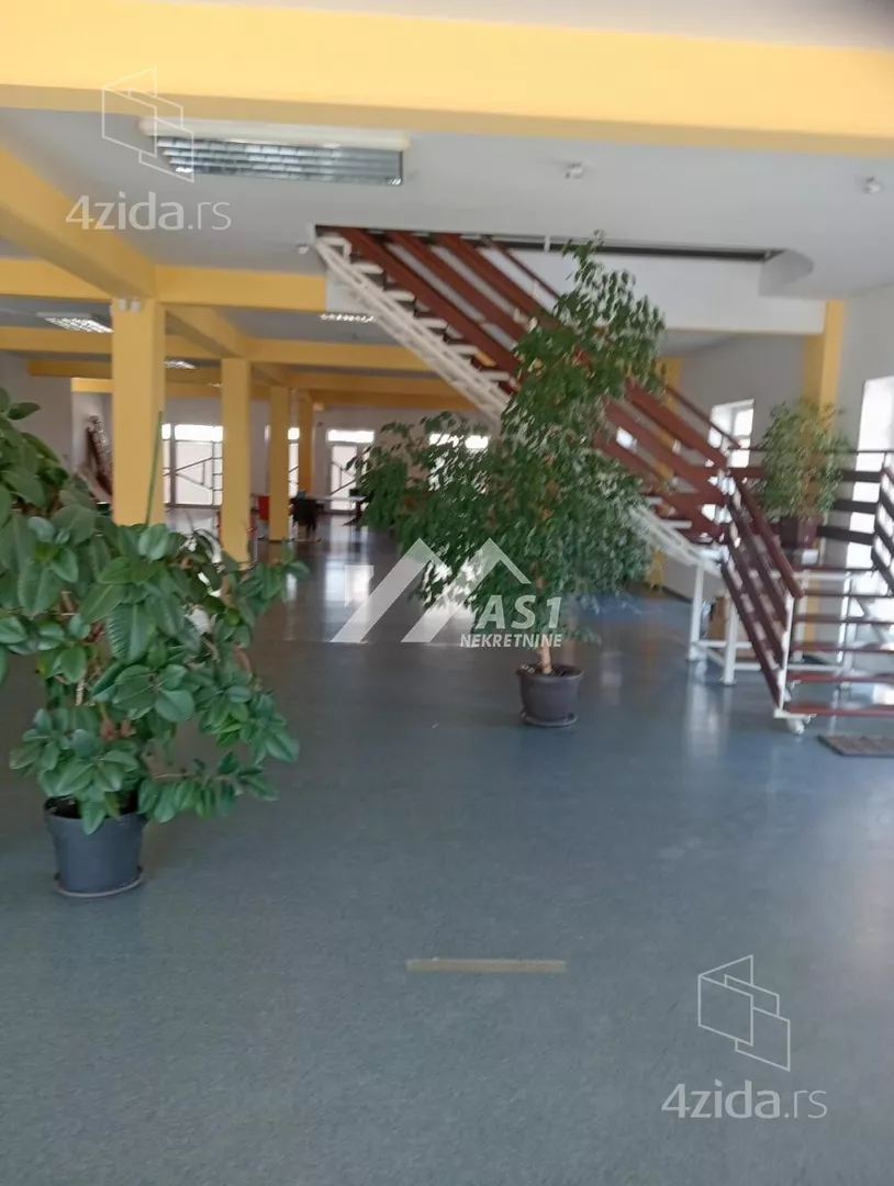 Poslovna zgrada | 4zida