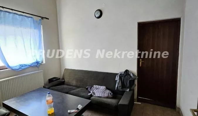 Poslovna zgrada | 4zida