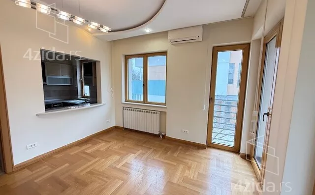 Šestosoban stan | 4zida