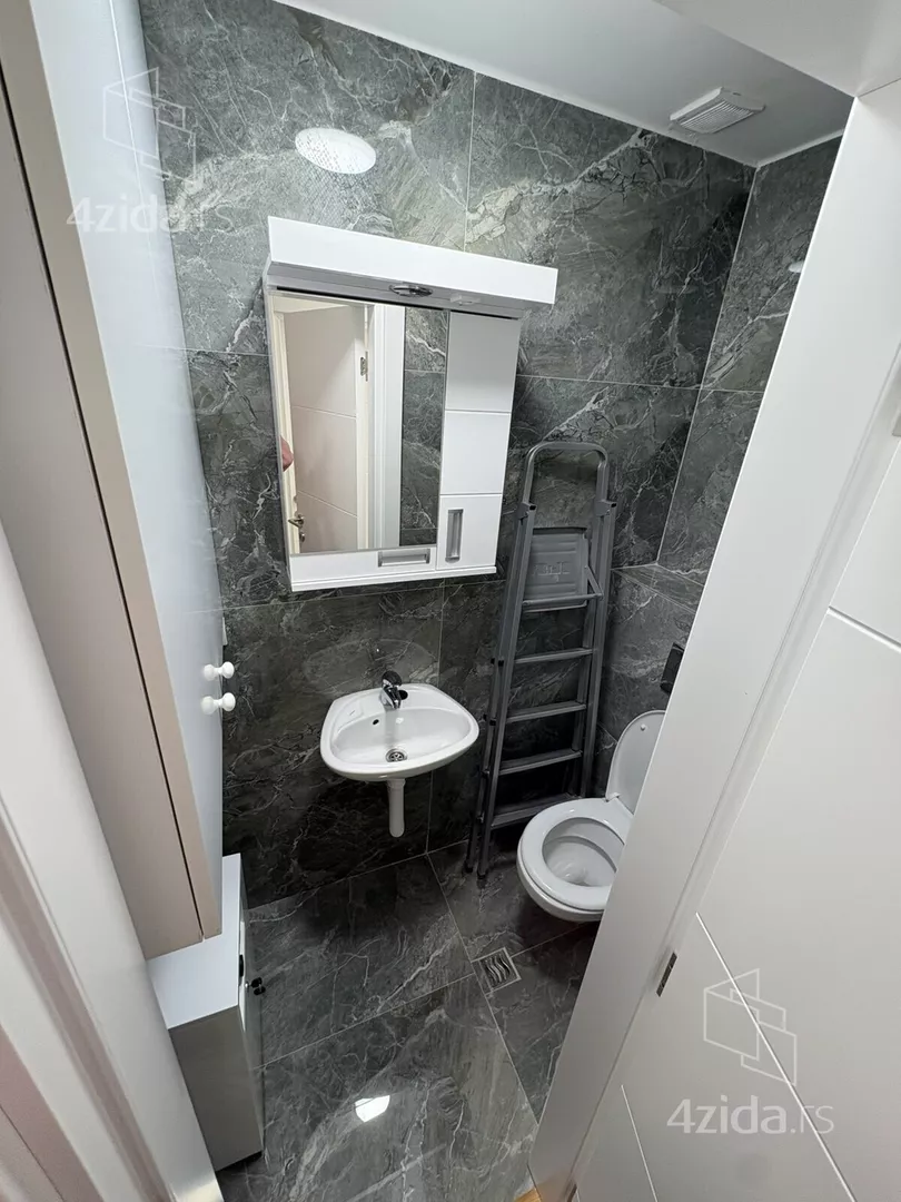 Beograd, Rakovica opština, Kneževac, Kraljice Jelene 18 - 11