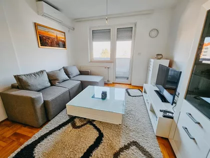 Crveni Pevac | 4zida.rs