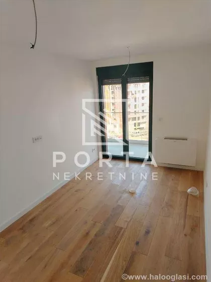 Autokomanda | 4zida.rs