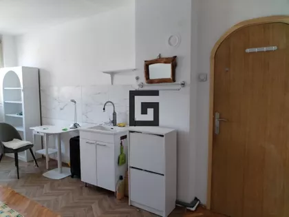 Mike Alasa | 4zida.rs