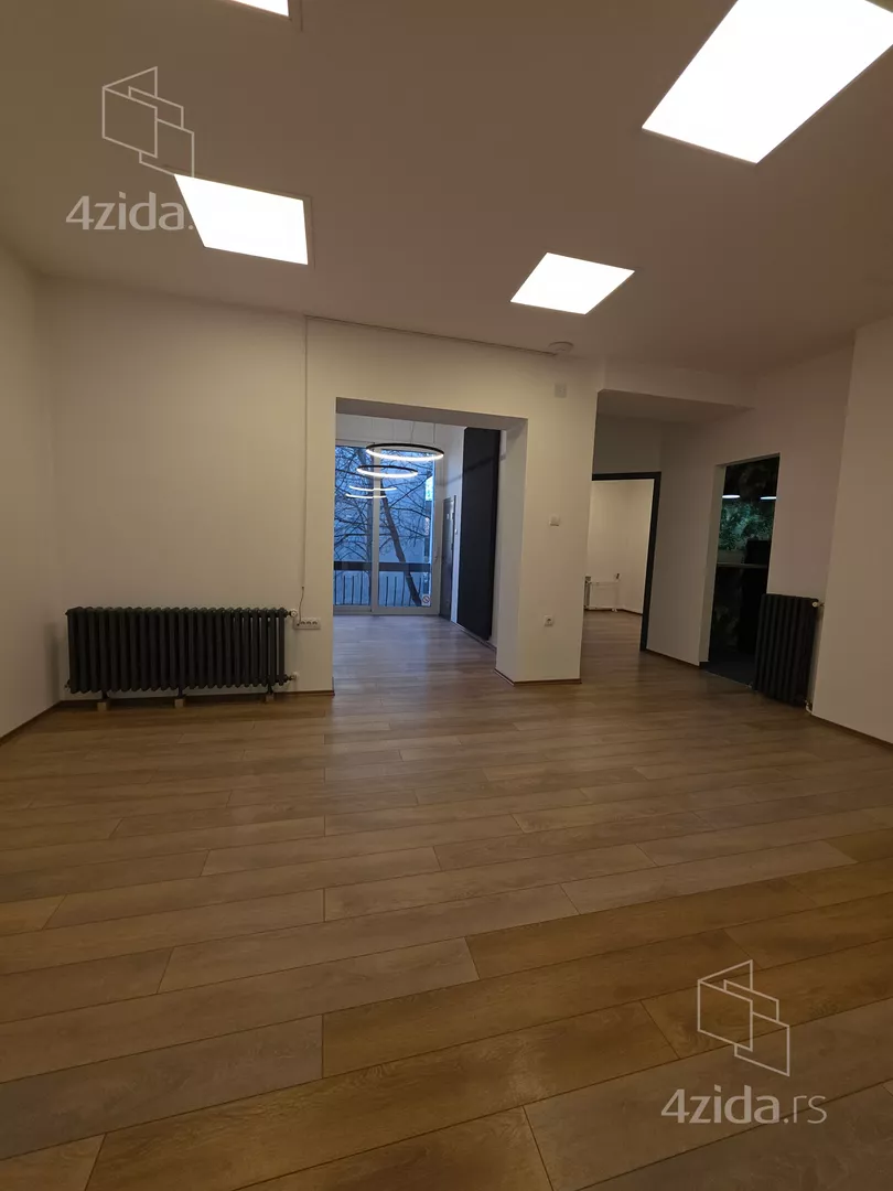 Četvoroiposoban stan | 4zida