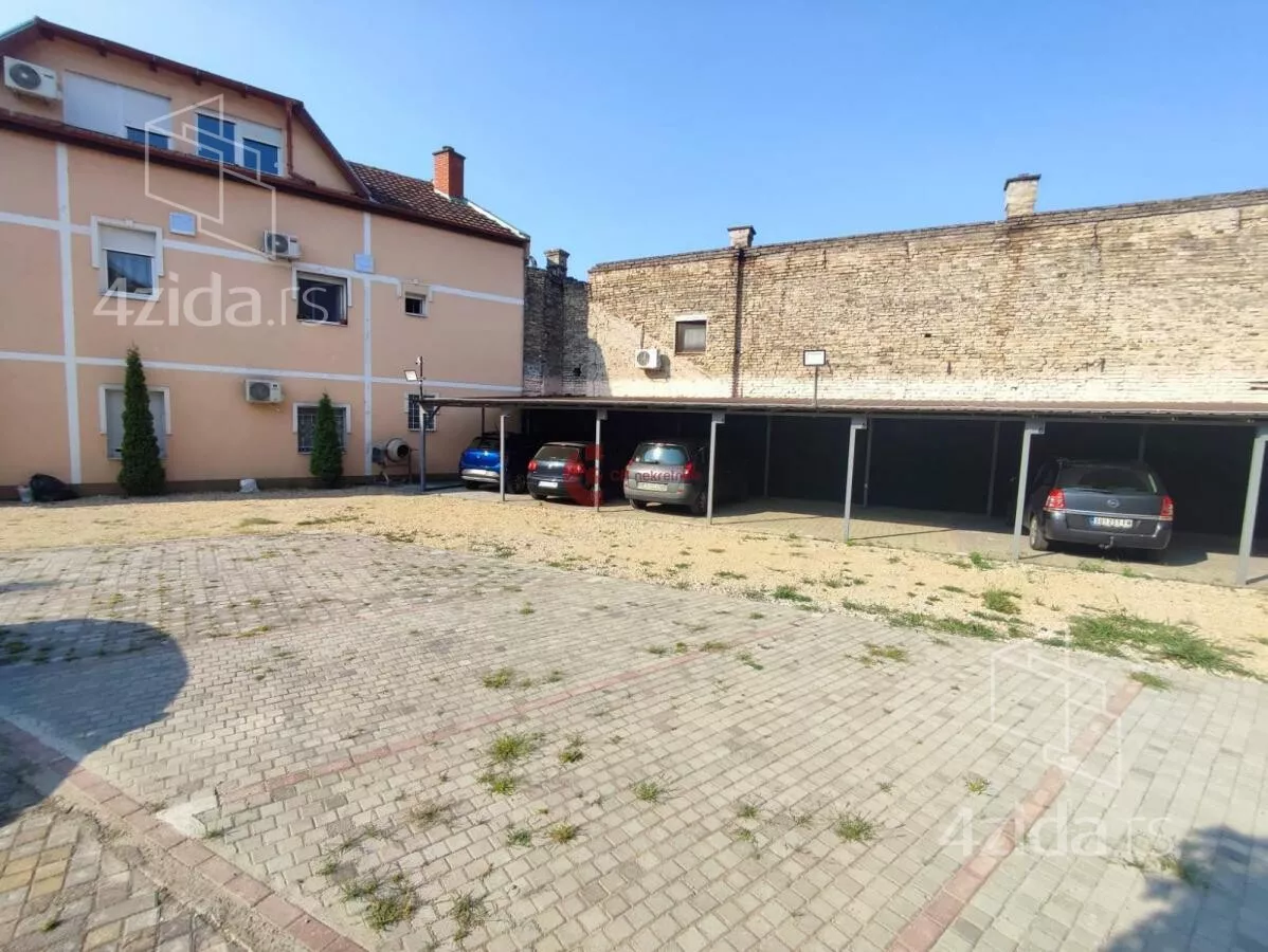Plac | 4zida