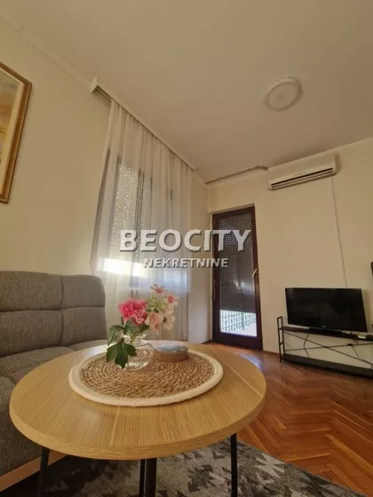 Pozorišni trg | 4zida.rs