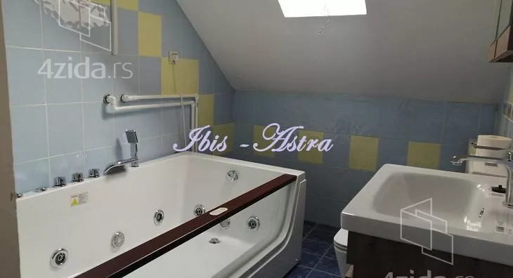 Četvoroiposoban stan | 4zida