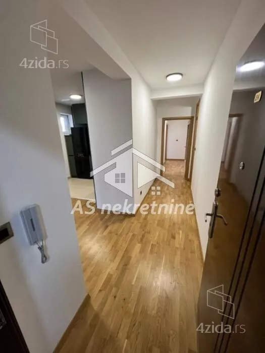 Četvoroiposoban stan | 4zida