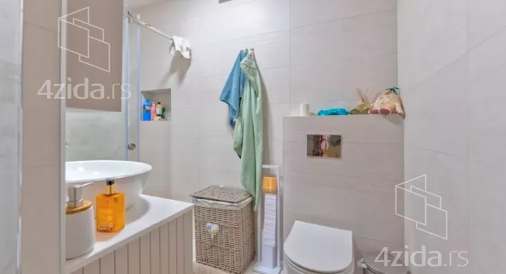 Šestosoban stan | 4zida