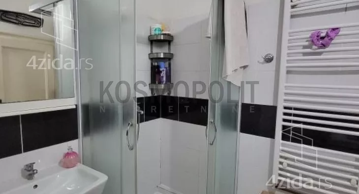 Četvoroiposoban stan | 4zida