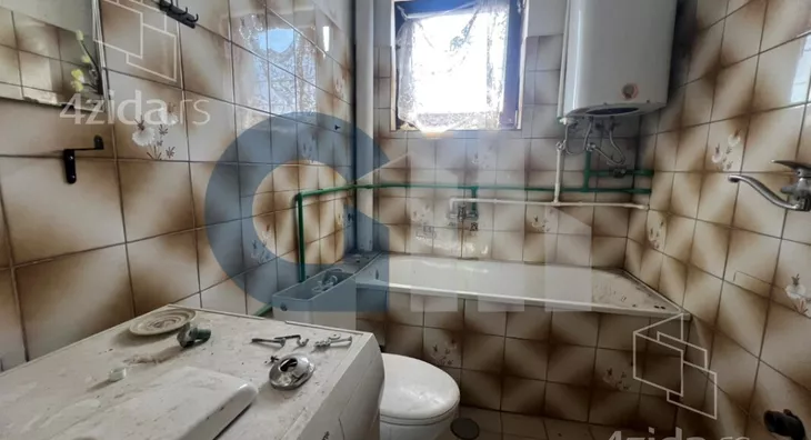 Šestosoban stan | 4zida