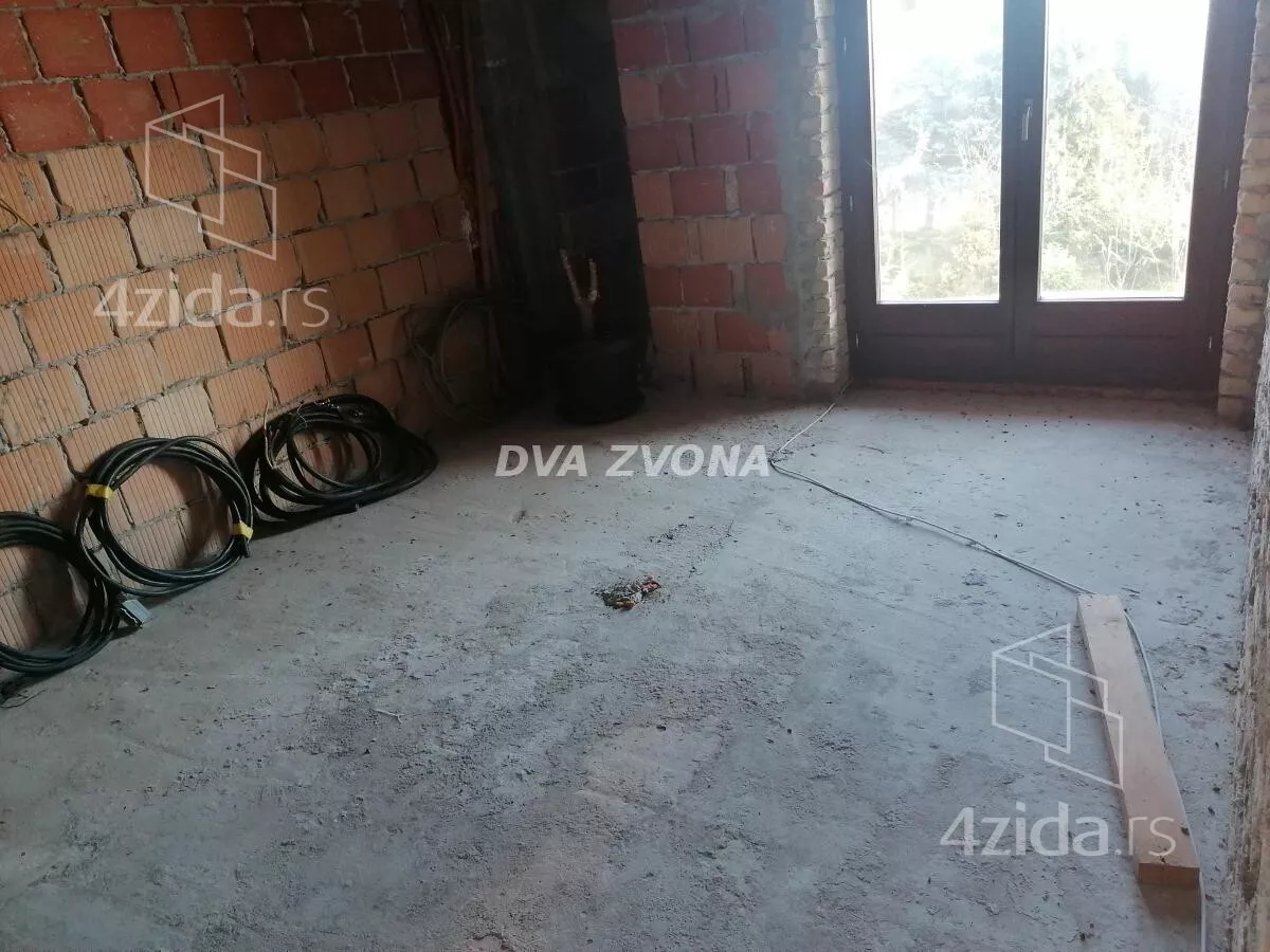 Poslovna zgrada | 4zida