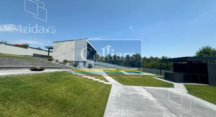 Sedmosoban stan | 4zida