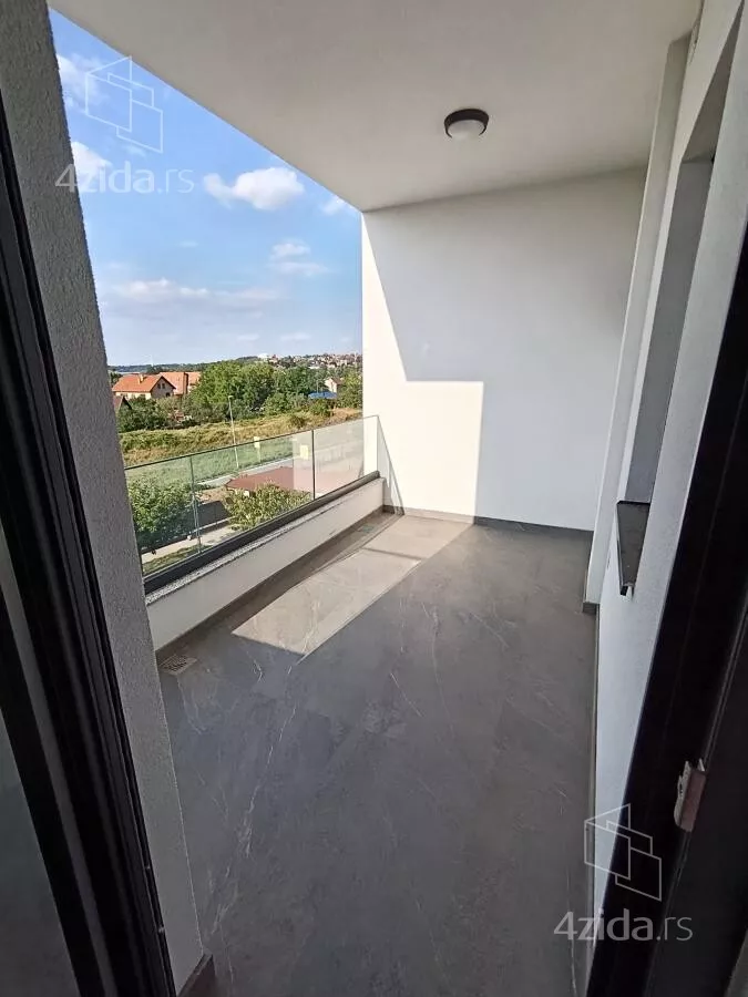 Četvoroiposoban stan | 4zida