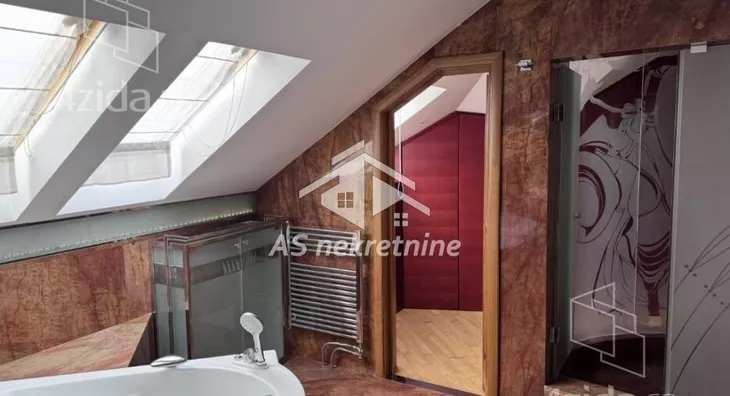 Četvoroiposoban stan | 4zida