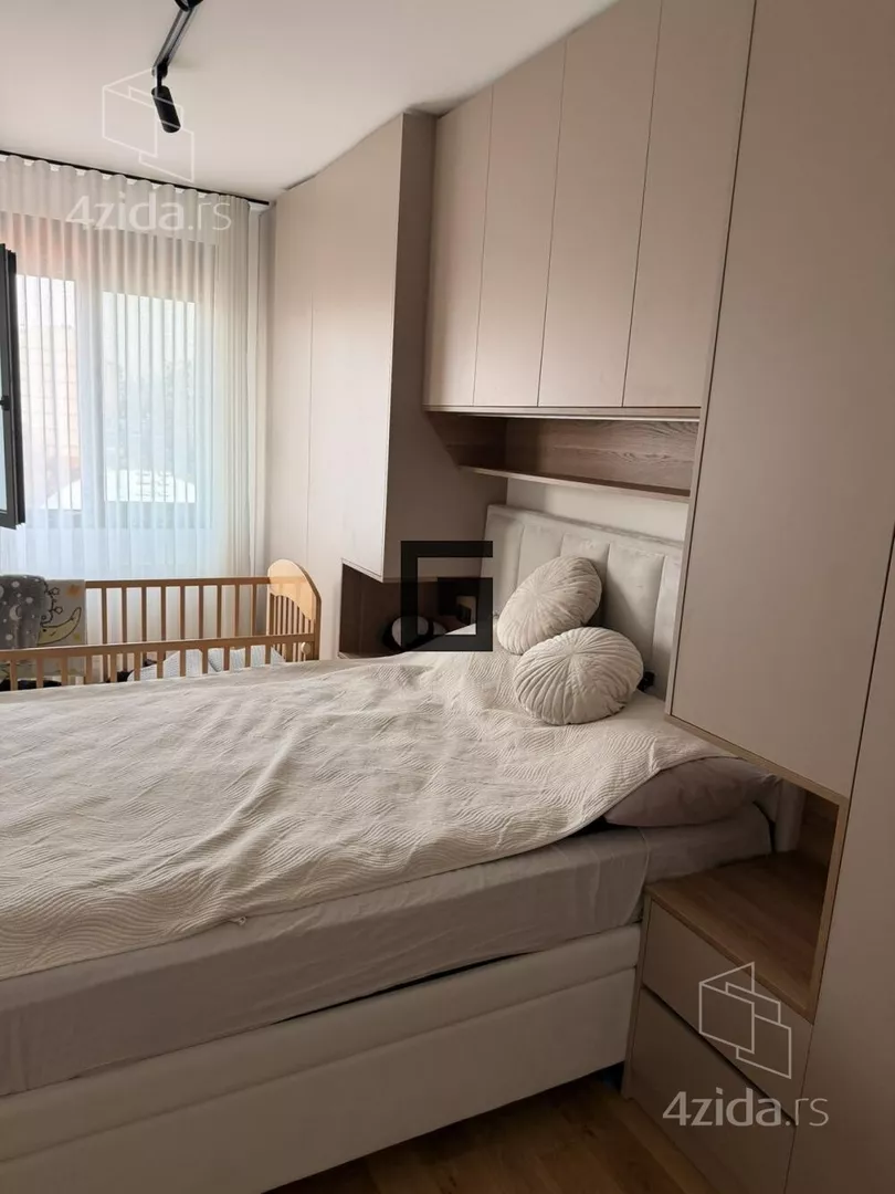 Petosoban stan | 4zida