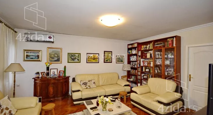 Petosoban stan | 4zida