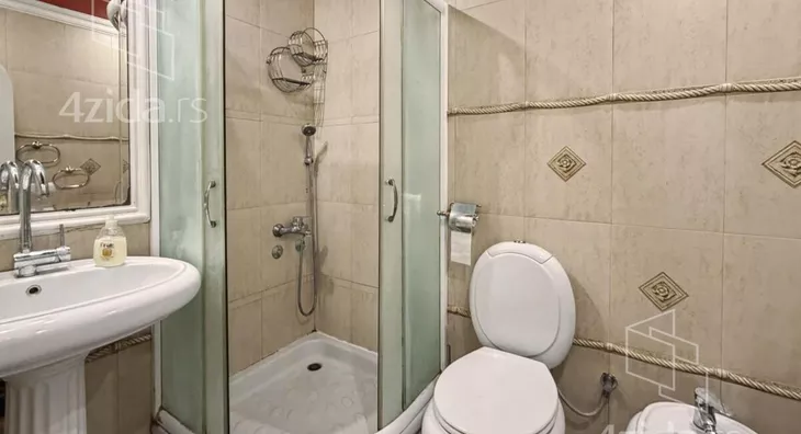 Troiposoban stan | 4zida