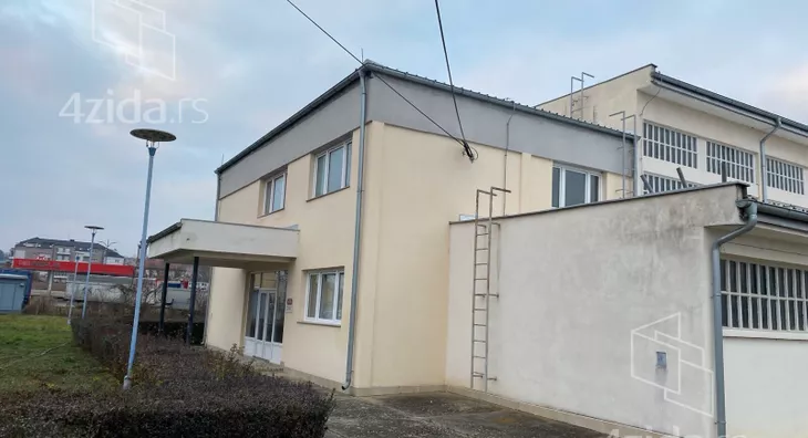 Poslovna zgrada | 4zida