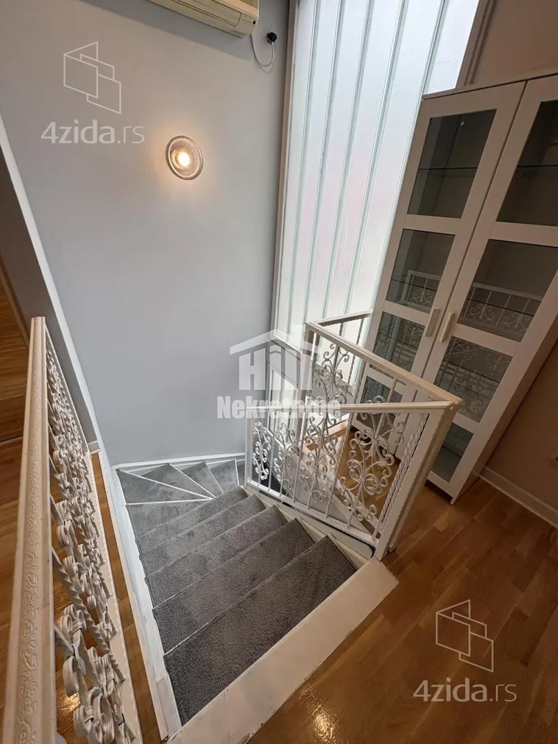 Šestoiposoban stan | 4zida